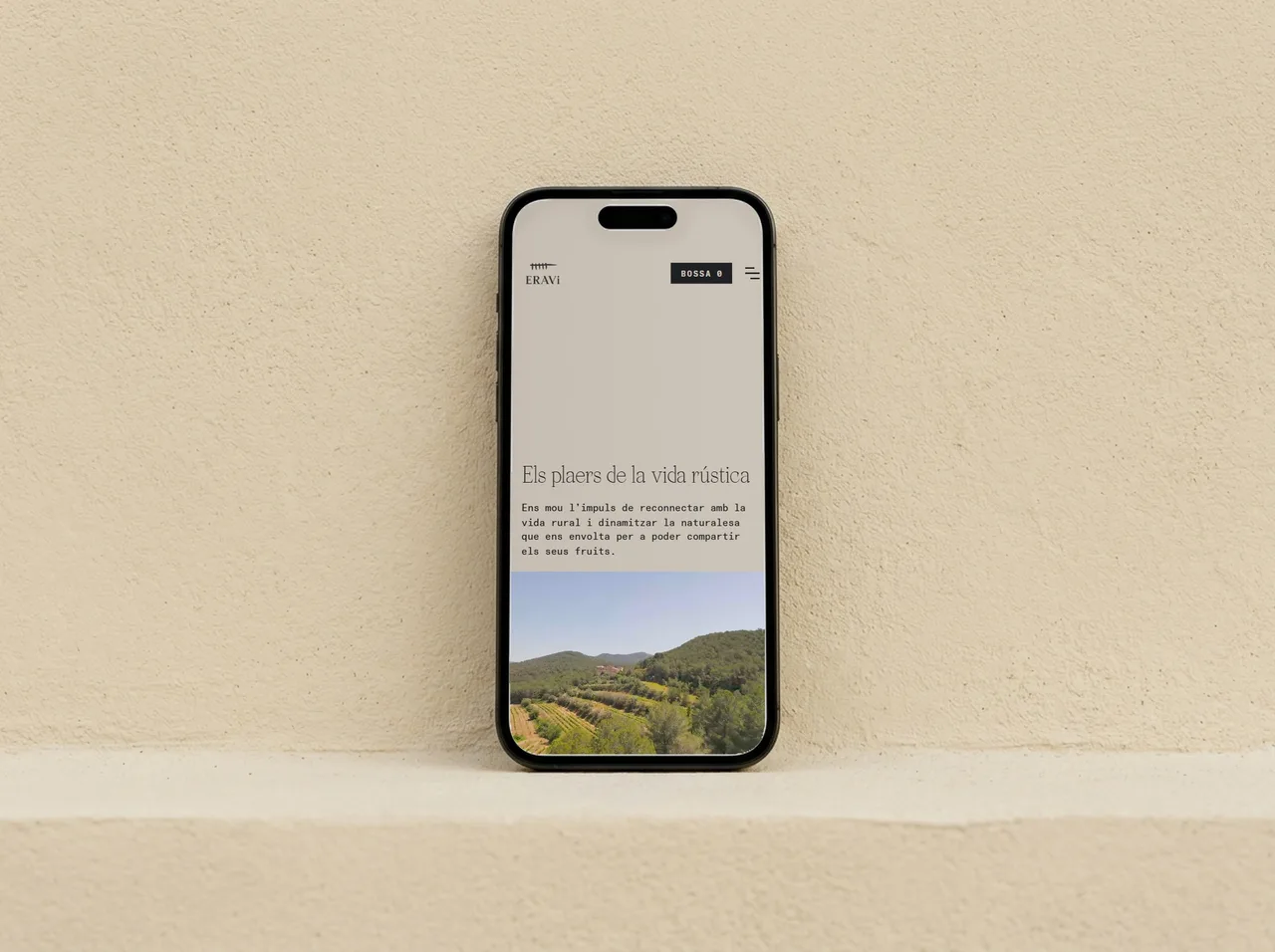 ERAVi winery website on a phone: mobile version of the home section, with the tagline and an aerial view of the vineyard