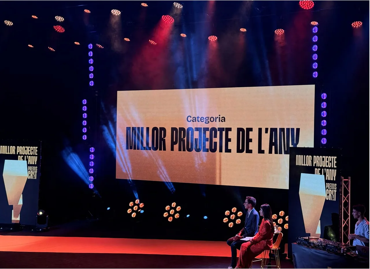 Stage screen showing the category template "Millor projecte de l'any" (Best project of the year)