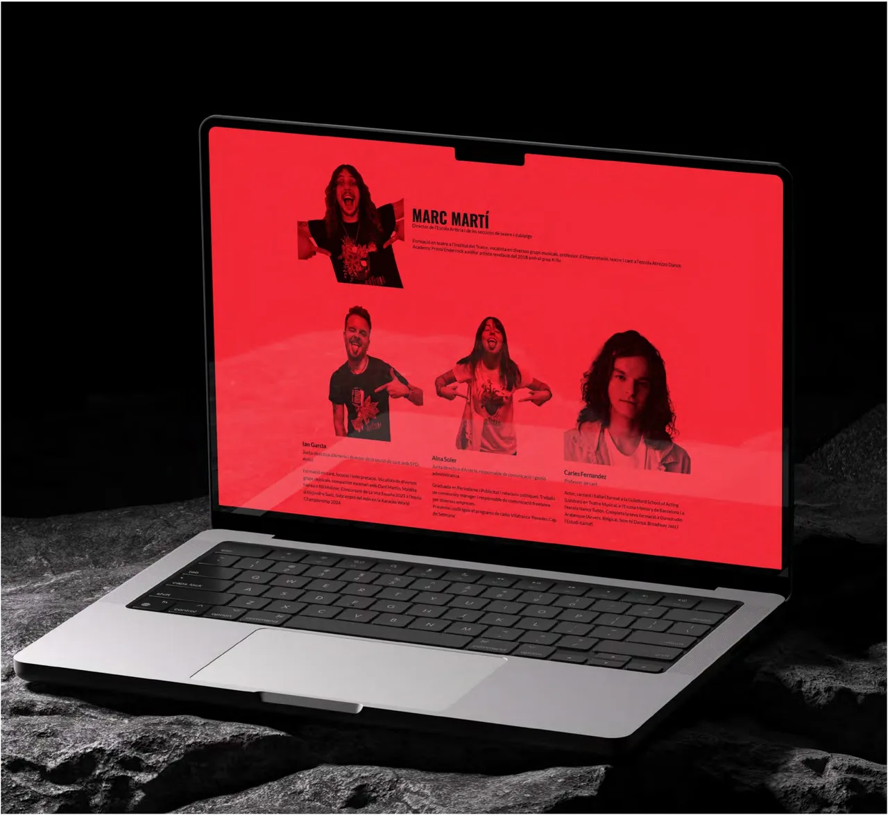 Portàtil amb la pàgina de l'equip docent de la web d'Artèria